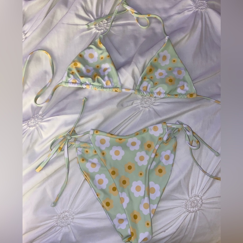 flour print bikini
